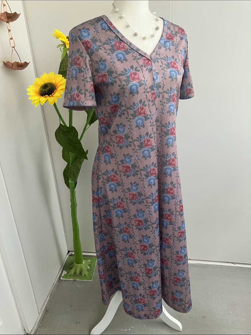 Vintage 70s 80s Faux Cross Stitch Floral Print Short Sleeve Midi Dress